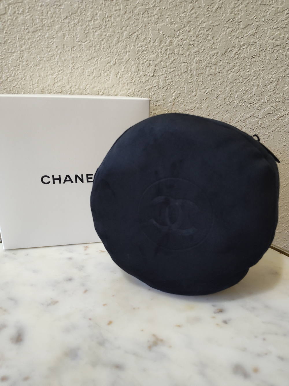 CHANEL BEAUTE Black Velvet Travel Sleep Mask Case Eye Mask Set CC Zip NIB
